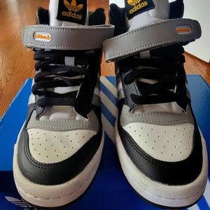 ADIDAS Forum MID Shoes - Youth Sz 4.5